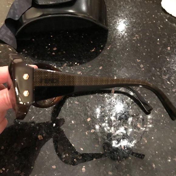 Fendi sunglasses brown/black with case and cloth - Picture 6 of 11